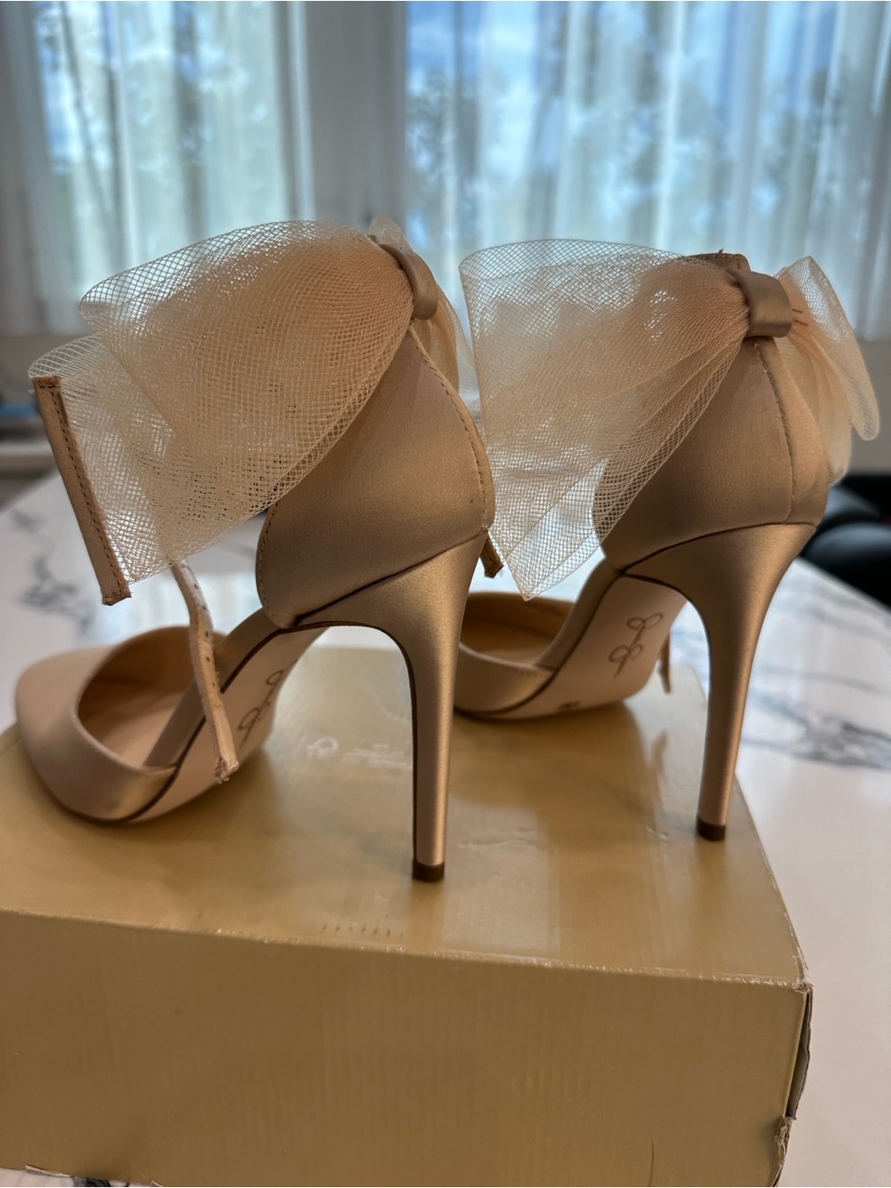 Elegant Gold Ankle-Tie Pointed-Toe Heels - Picture 3 of 6
